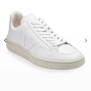 NWOT VEJA V-12 Classic Court Low-Top Sneakers